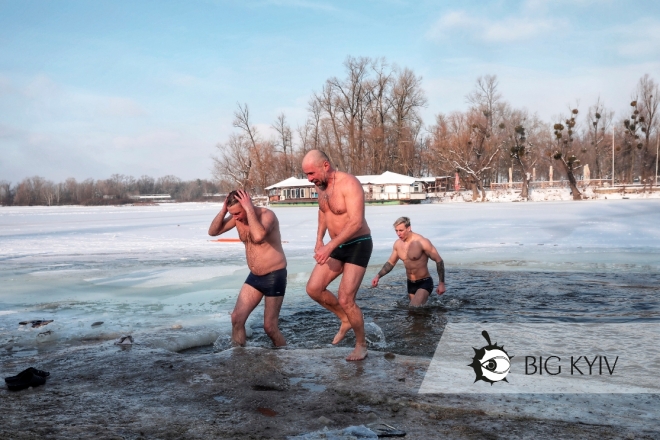 Мороз не перешкода. Як проходять купання в Гідропарку (ВІДЕО, ФОТО)