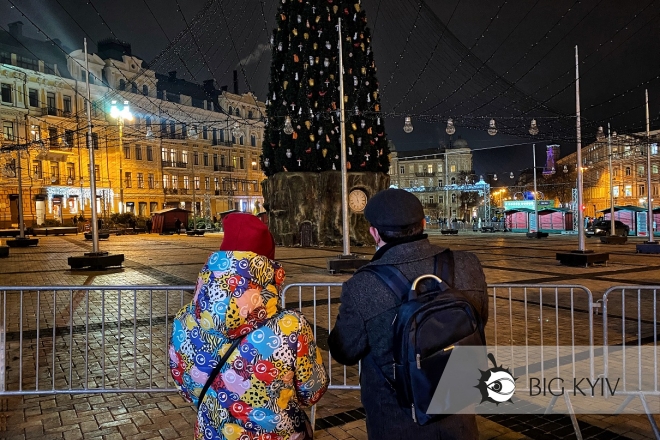 Гуляння всьо. На Софійській площі демонтують головну ялинку (ФОТО, ВІДЕО)