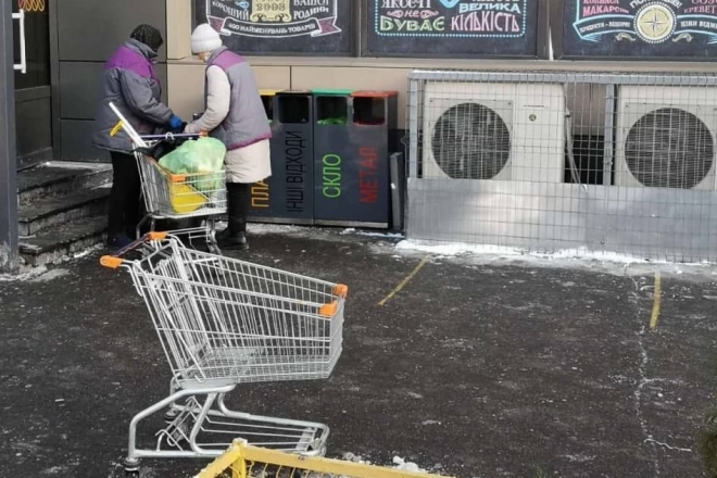 Майстер-клас сортування сміття від супермаркета в Києві: все в один мішок