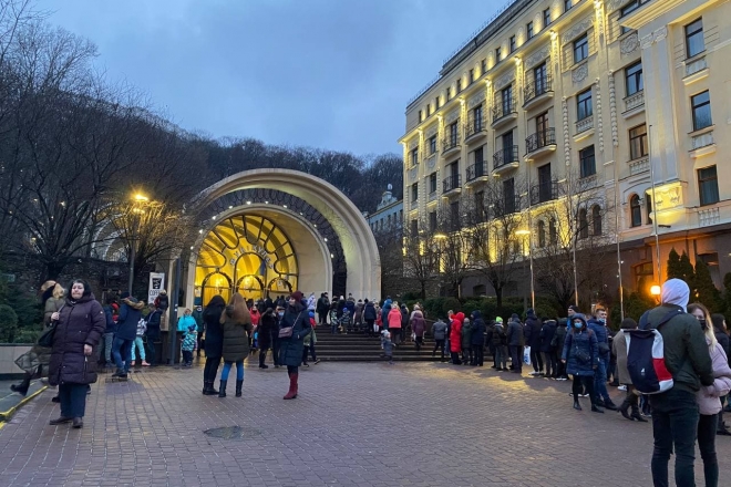 Київ новорічний: 1 січня утворилася величезна черга до фунікулера (ФОТО)