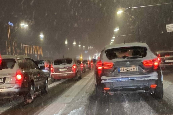 Снігопад паралізував місто – Київ стоїть в заторах (КАРТА)