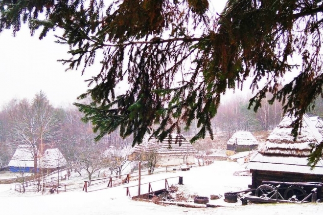 Зимова казка у Пирогові – засніжені фото