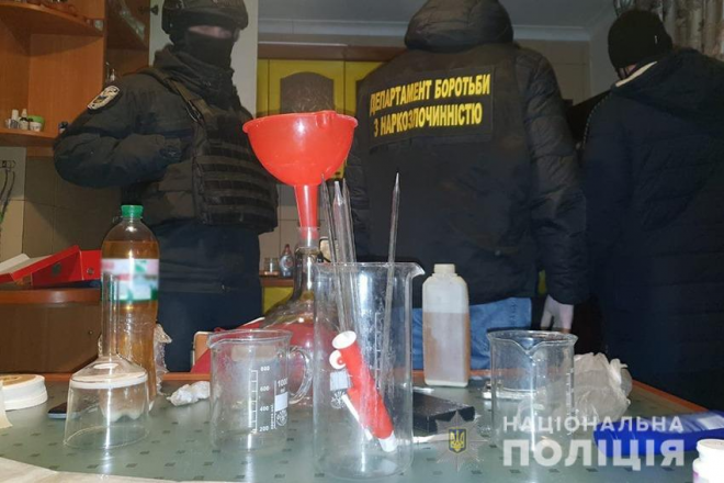 Під Києвом затримали групу з 13 озброєних наркоторговців (ФОТО, ВІДЕО)