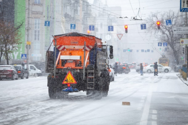 В Києві очікується сильний снігопад. Дорожники вже підготували спеціальну техніку