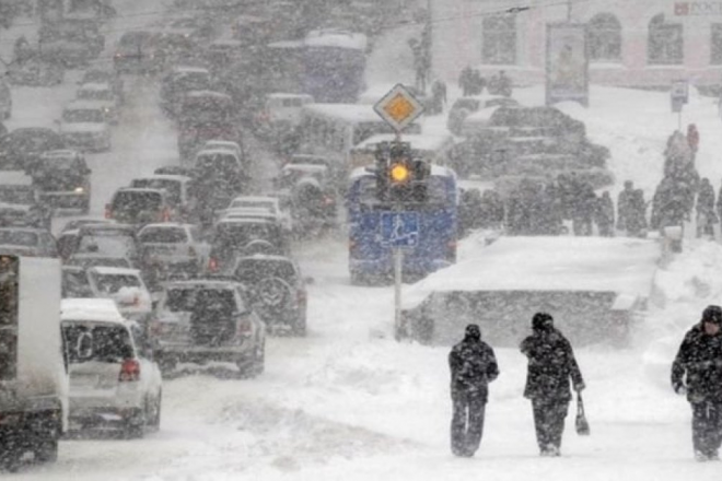 У Києві сніжить. Яка ситуація на дорогах