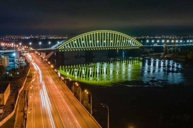 На Подільсько-Воскресенському мосту відключать підсвітку – причина