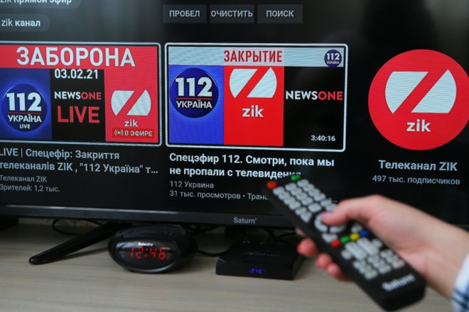 Блокування телеканалів: Зеленський сів на шпагат між ОПЗЖ та проукраїнськими силами
