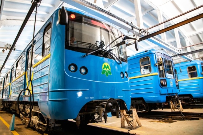 Київ планує коштом ЄІБ модернізувати сотні вагонів метро і придбати нові