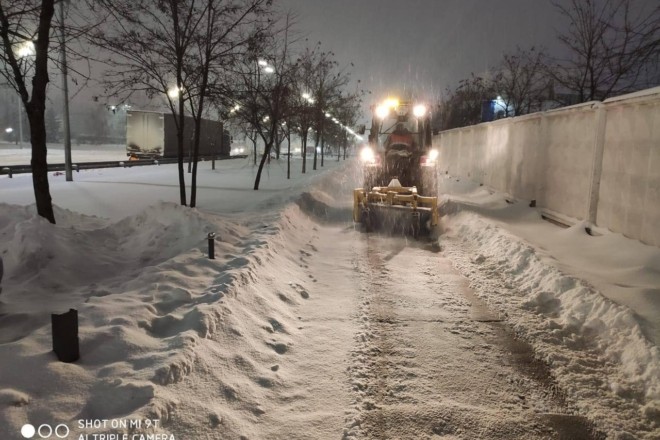 З вулиць Києва за ніч вивезли кілька тисяч тонн снігу