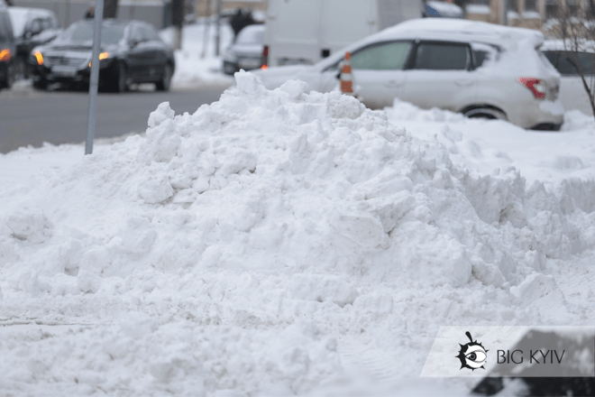 На Київ впало 84 млн тонн снігу! Замість критикувати – візьміть лопати та спробуйте розчистити хоча б 2,7 млн тонн