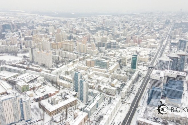 Київ у полоні негоди: місто звільняють від снігу і готуються до ще більших неприємностей
