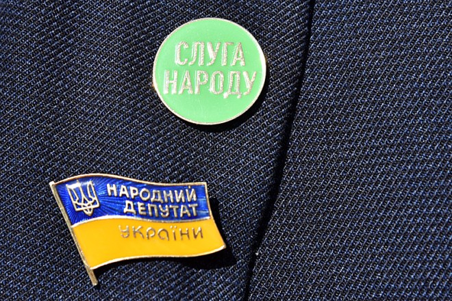 “Слугам народу” заборонили залишати Україну – нардеп