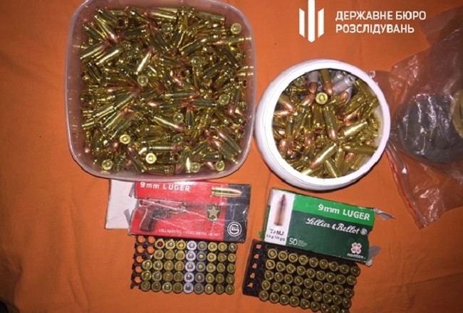 У Києві затримали поліцейського, який торгував наркотиками та зброєю (ФОТО)