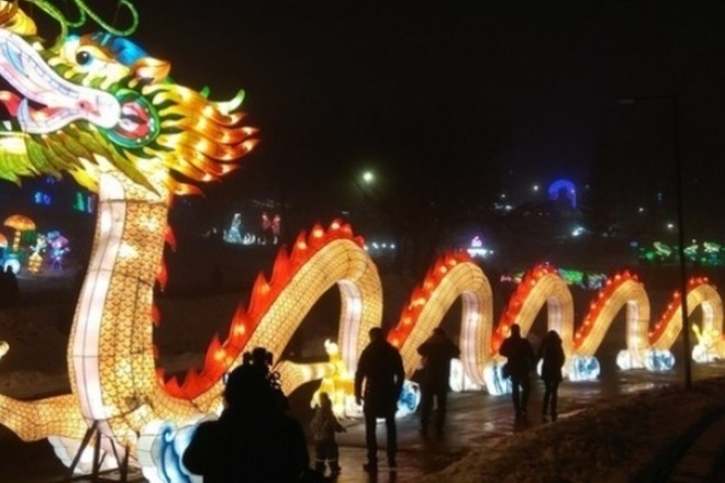 На Співочому полі відкрився видовищний фестиваль китайських ліхтарів (ВІДЕО)
