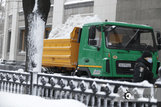У Києві випало 30 сантиметрів снігу, але ми робимо все можливе – Кличко про ситуацію в місті