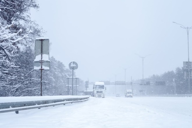Снігопад посилиться. Вантажівкам заборонять в’їзд до Києва