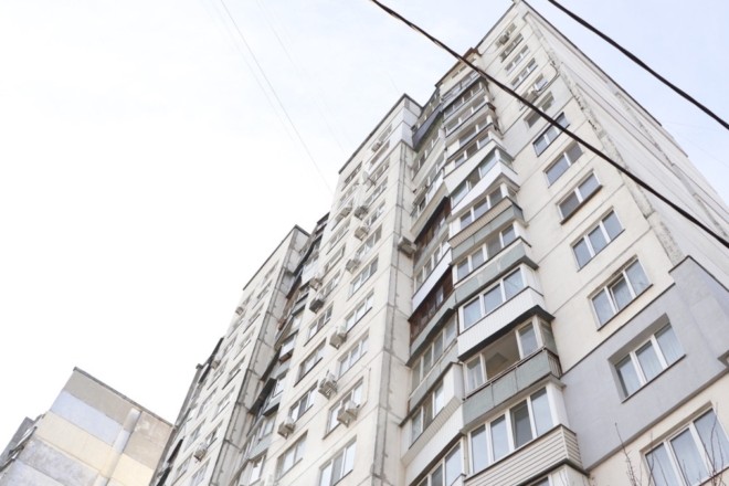 Намагався залізти у квартиру через вікно, і загинув, зірвавшись з висоти: у Києві сталась моторошна трагедія