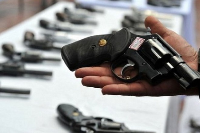 Усіх власників зброї перевірять через продажних поліцейських