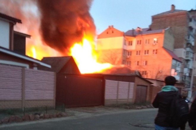Коцюбинське у вогні: згоріло два будинки, зайнявся третій