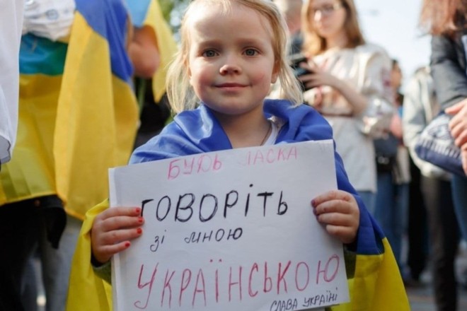 Закон як дишло? На Київщині місцеві депутати спілкуються російською