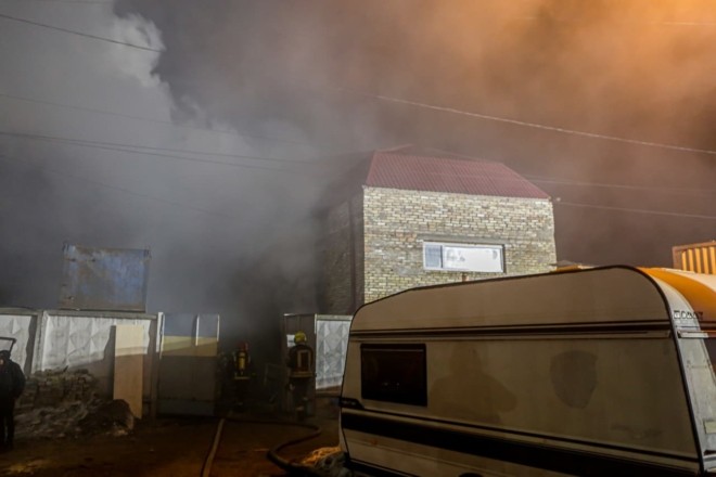На Борщагівці троє людей згоріли у лазні (ФОТО)