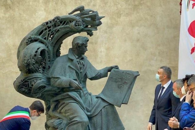 Молодий та сучасний Шевченко. В Італії відкрили памятник українському поету (ФОТО)
