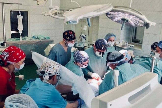 Столичні кардіохірурги прооперували пацієнта з унікальною вадою серця
