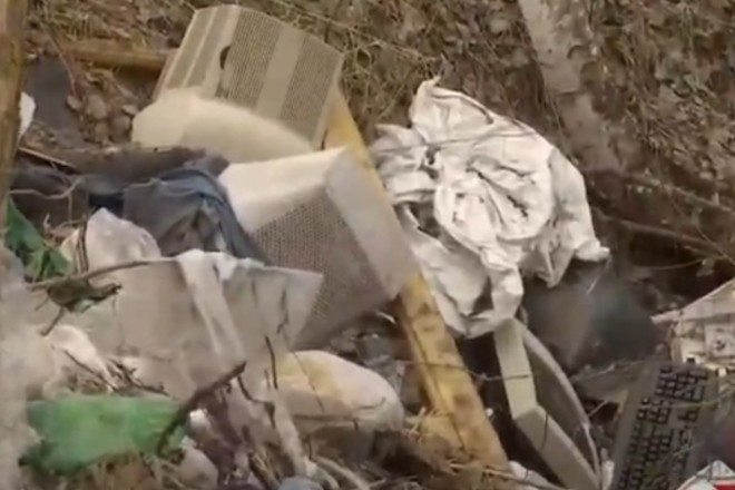 Небезпечні відходи: під Києвом виявили звалище старої оргтехніки