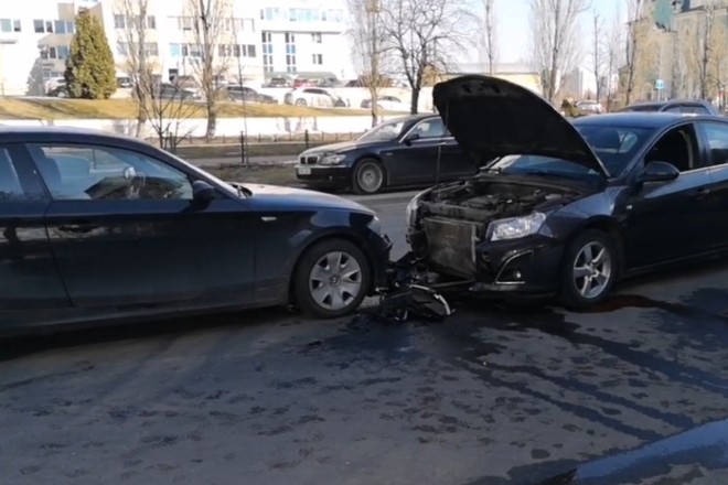 Смерть водія за кермом в Києві: момент аварії потрапив на відео