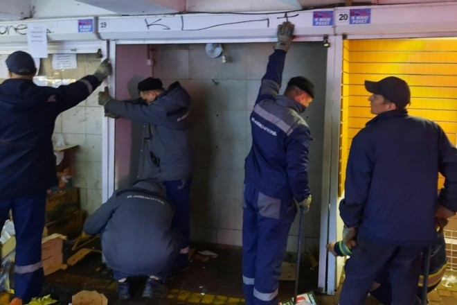 Прохід вільний: біля метро «Харківська» прибрали понад 30 кіосків (ФОТО)