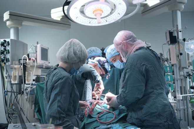 Мати віддала нирку доньці: Інститут серця повідомив про чергову родинну трансплантацію