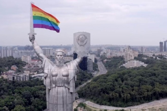 Страх та незахищеність. Як почуваються ЛГБТ-підлітки в українських школах