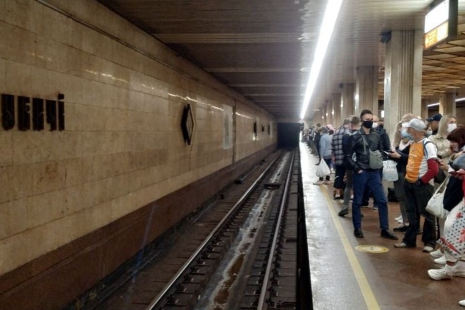 На станції метро “Видубичі” змінять роботу вестибюлів