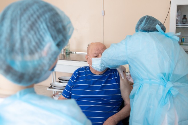 Українським пенсіонерам дозволили бустерну дозу вакцини проти COVID-19 – деталі