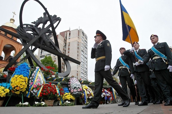 Молебні, виставки, тиждень здоров’я: Київ вшанує пам’ять жертв Чорнобильської катастрофи
