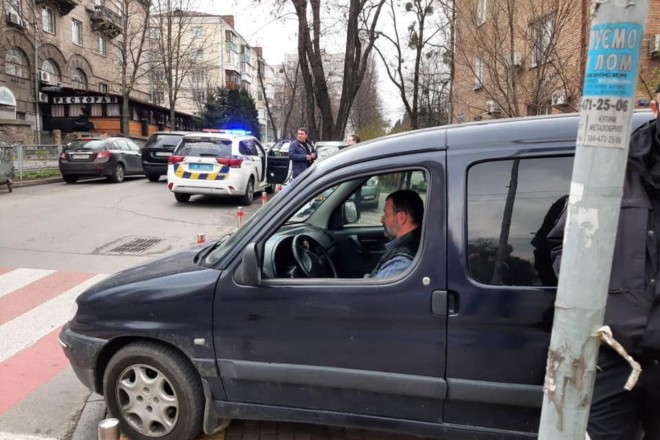 Любителі паркуватись на тротуарах Києва займаються вандалізмом (ФОТО)