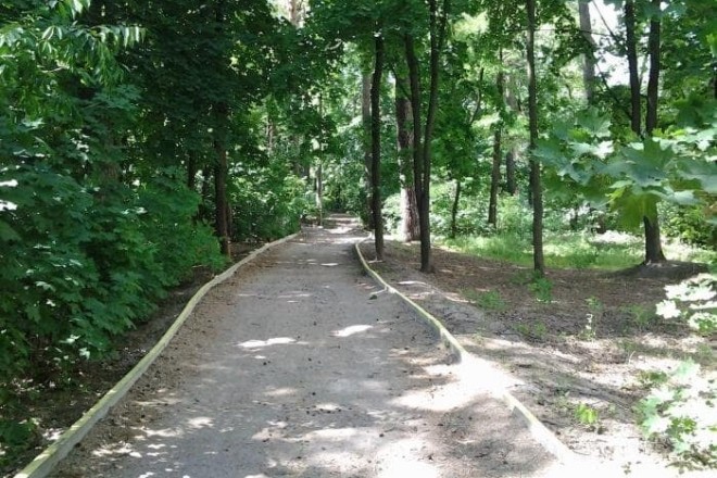 В парку “Партизанська слава” реконструюють стежку здоров’я