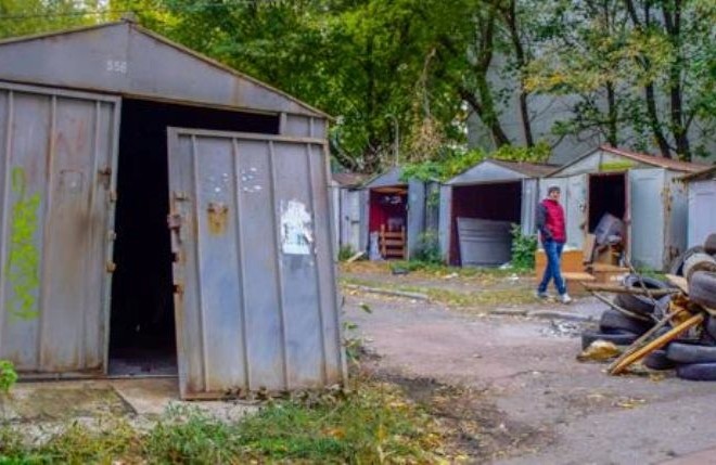 Мешканці району просять звільнити Татарку від гаражів