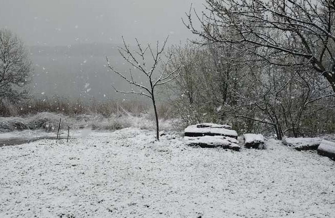 Весну замовляли? Київщину замело снігом – фото