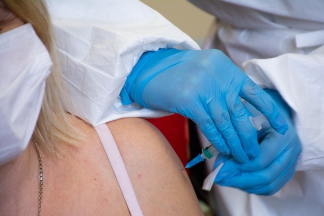 Вакцина прибула на Київщину – скільки доз