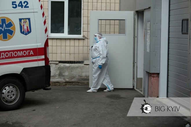 В Києві за добу госпіталізували з коронавірусом 92 людини, померли – 24