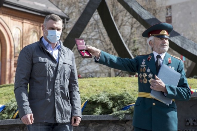 Кличко отримав нагороду “Народний герой Чорнобиля” (ФОТО)