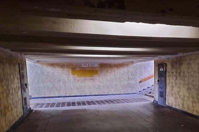 У переході на станції метро “Оболонь” обвалилася стеля (ФОТО)