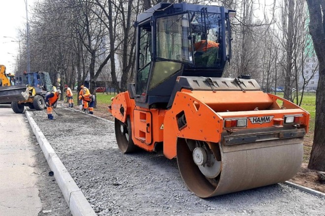 Ходити – непереходити. Тротуари ремонтують у всіх районах Києва