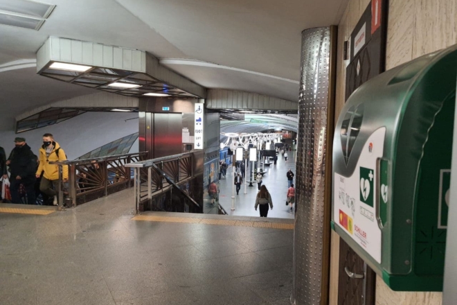 Дефібрилятори в метро “переїхали” у місця з вільним доступом для пасажирів