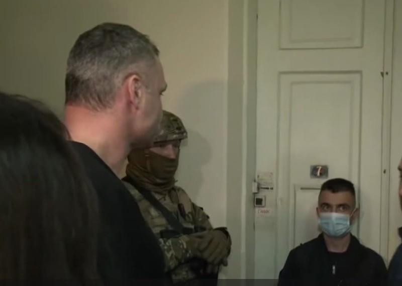 Озброєні силовики стукали в двері: Кличко розповів про “детективні” події в його будинку