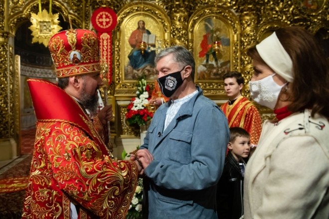 Зневіра – то справжній гріх. Петро Порошенко привітав українців з Великоднем (ВІДЕО)