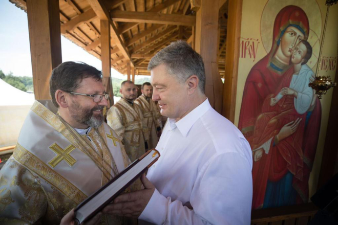 Петро Порошенко віддав 100 тисяч доларів одному з університетів України