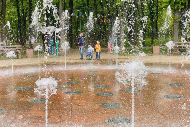 Світло-музичний фонтан у Сирецькому парку прокидається після зими – графік