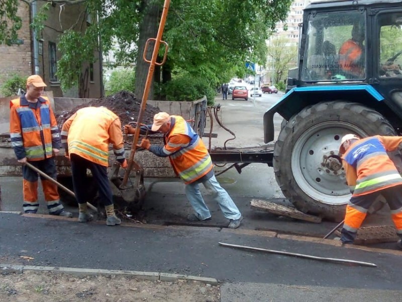 Будуть залпові грозові дощі: в Києві посилено чистять зливостоки (ФОТО)